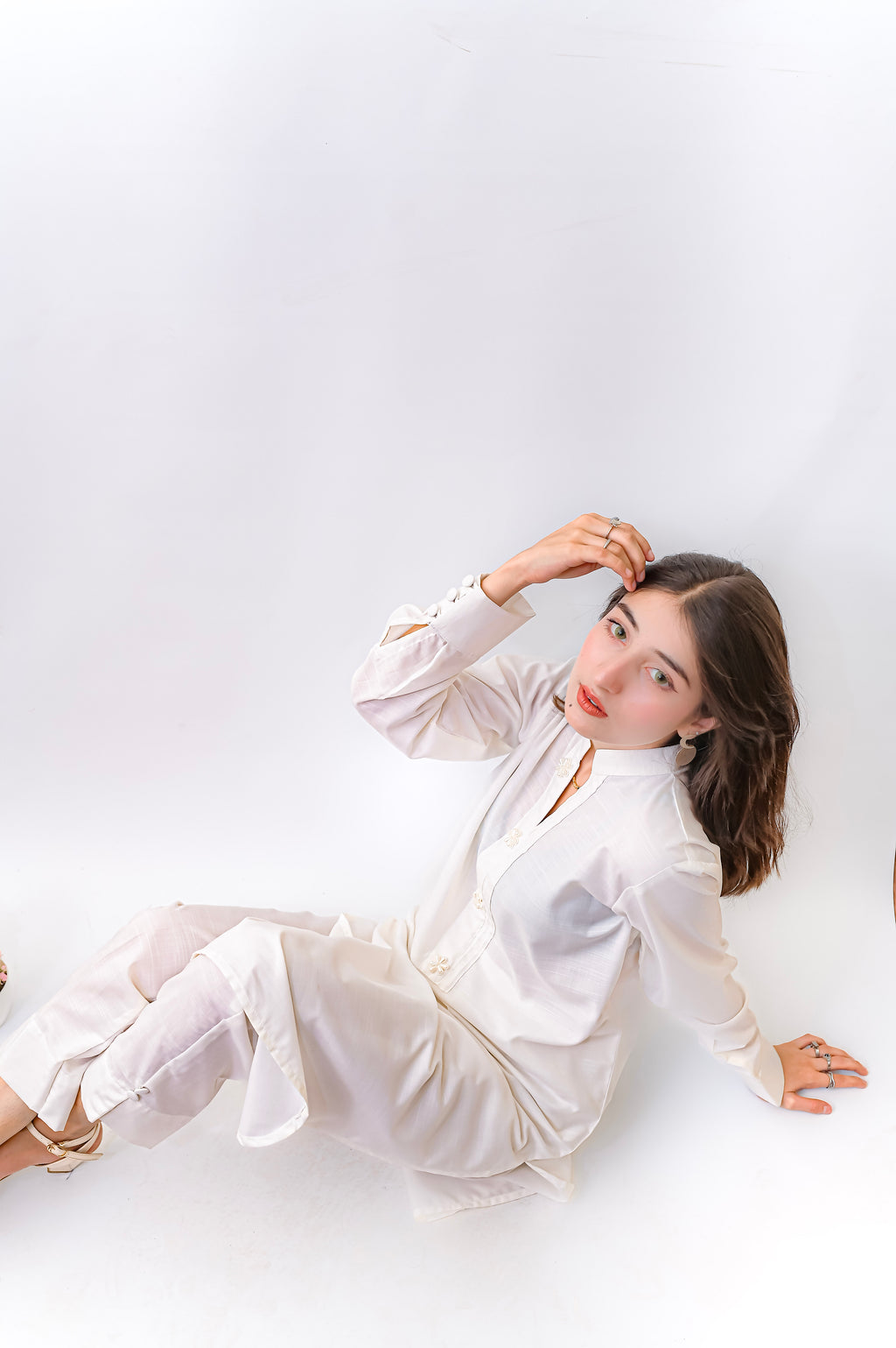 3PC-Classic White Suit with Minimal Embellished Details