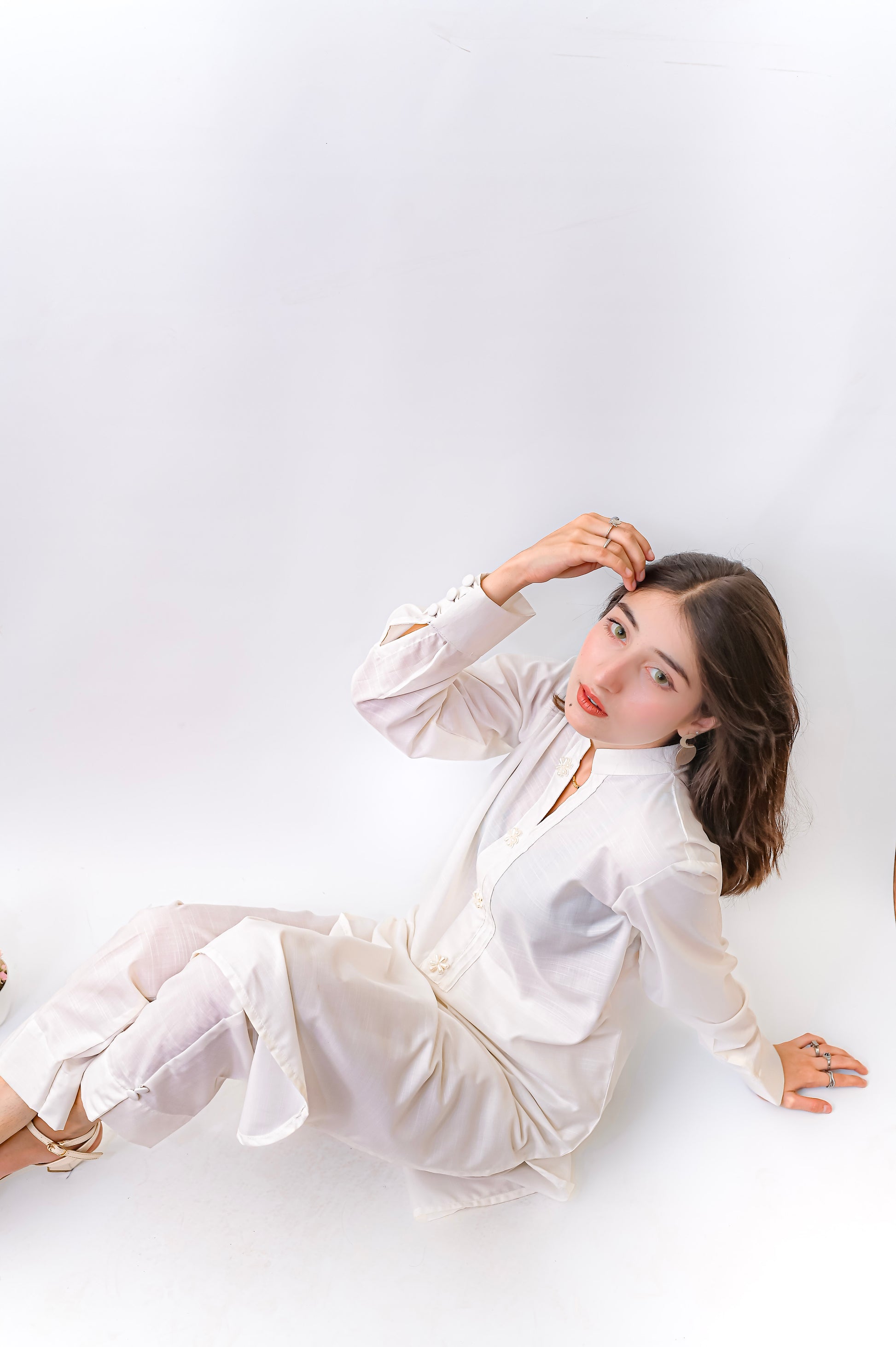 3PC-Classic White Suit with Minimal Embellished Details